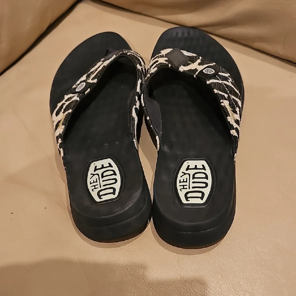 NEW Hey Dude Black and White Animal Print Flip Flops - Picture 3 of 6